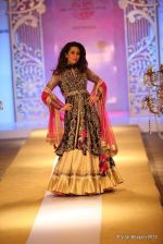 Karisma Kapoor walk the ramp for Nivedita Saboo Show at ABIL Pune Fashion Weekon 14th April 2012 (26).jpg